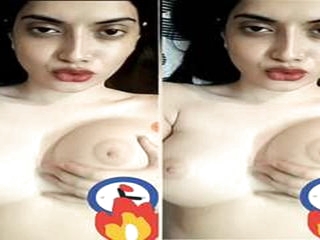 Today Exclusive-Sexy Desi Bhabhi Showing Boob...